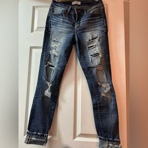 Buckle Victoria Mid Rise Skinny Distressed Jeans